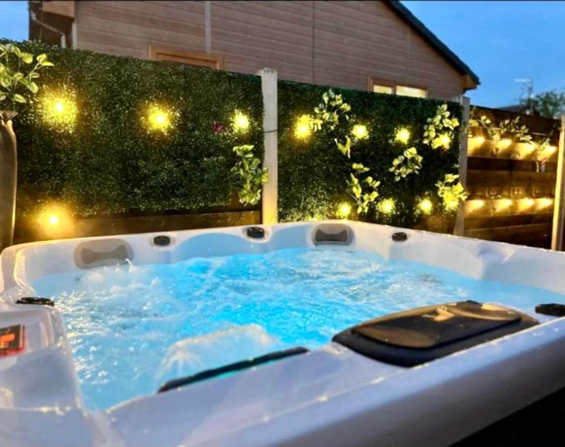 Willow Cottage With Hot Tub Strensall Extérieur photo
